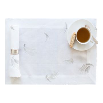 white pacemat feathers