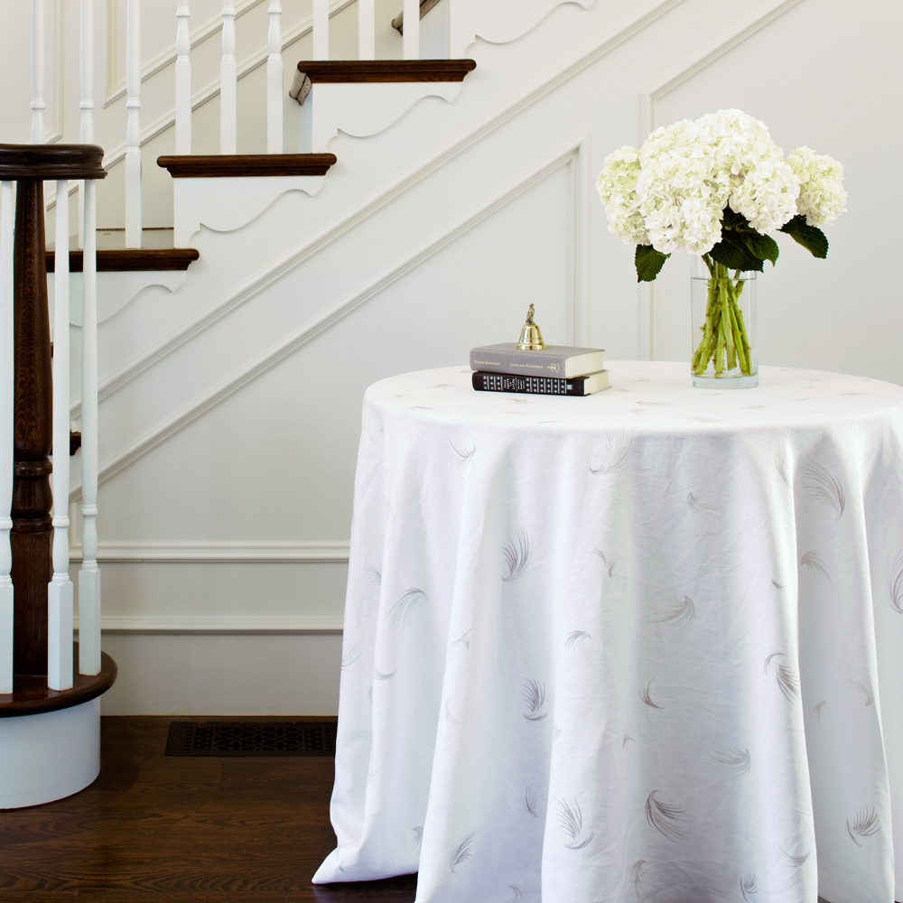 All White Decor Monochrome Cool Traditional Tone on Tone Linens Entertaining Hosting Dinner Party Home Interior Design Italian European