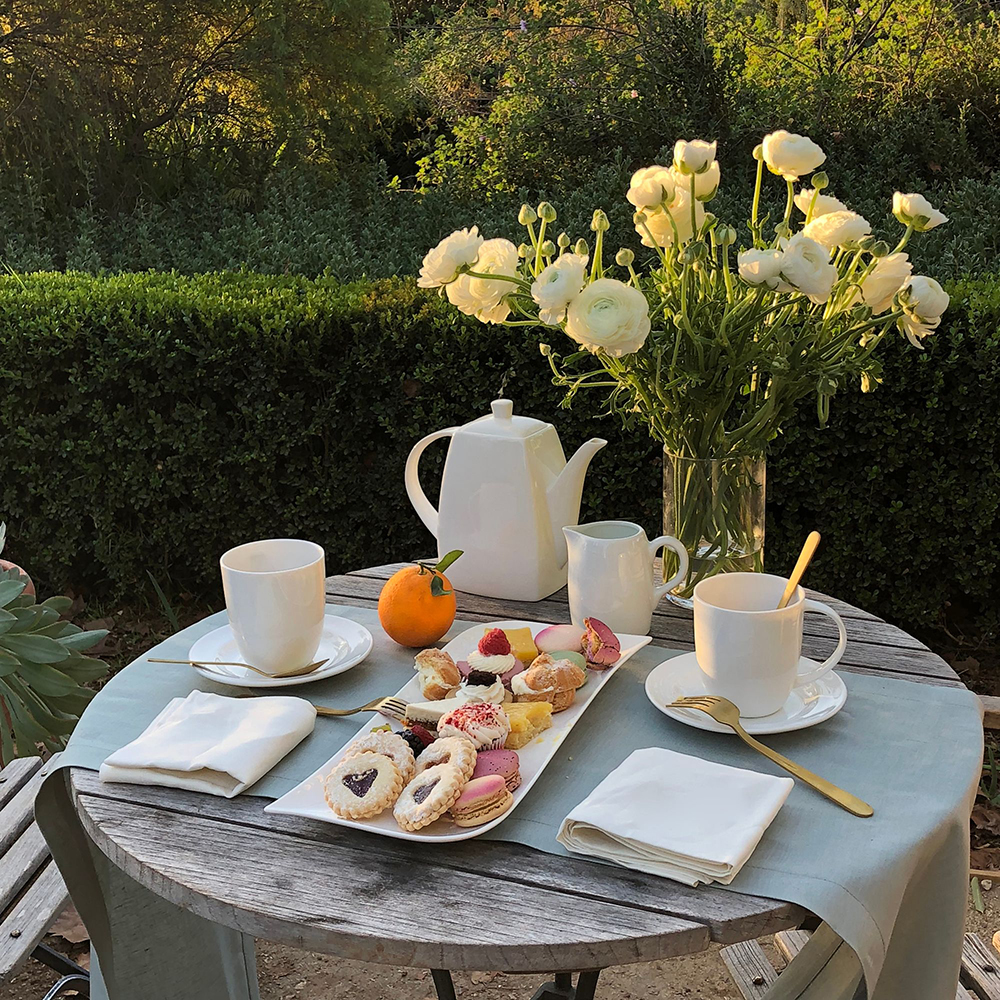 Luxury Picnic Light Green Linen Table Runner Garden