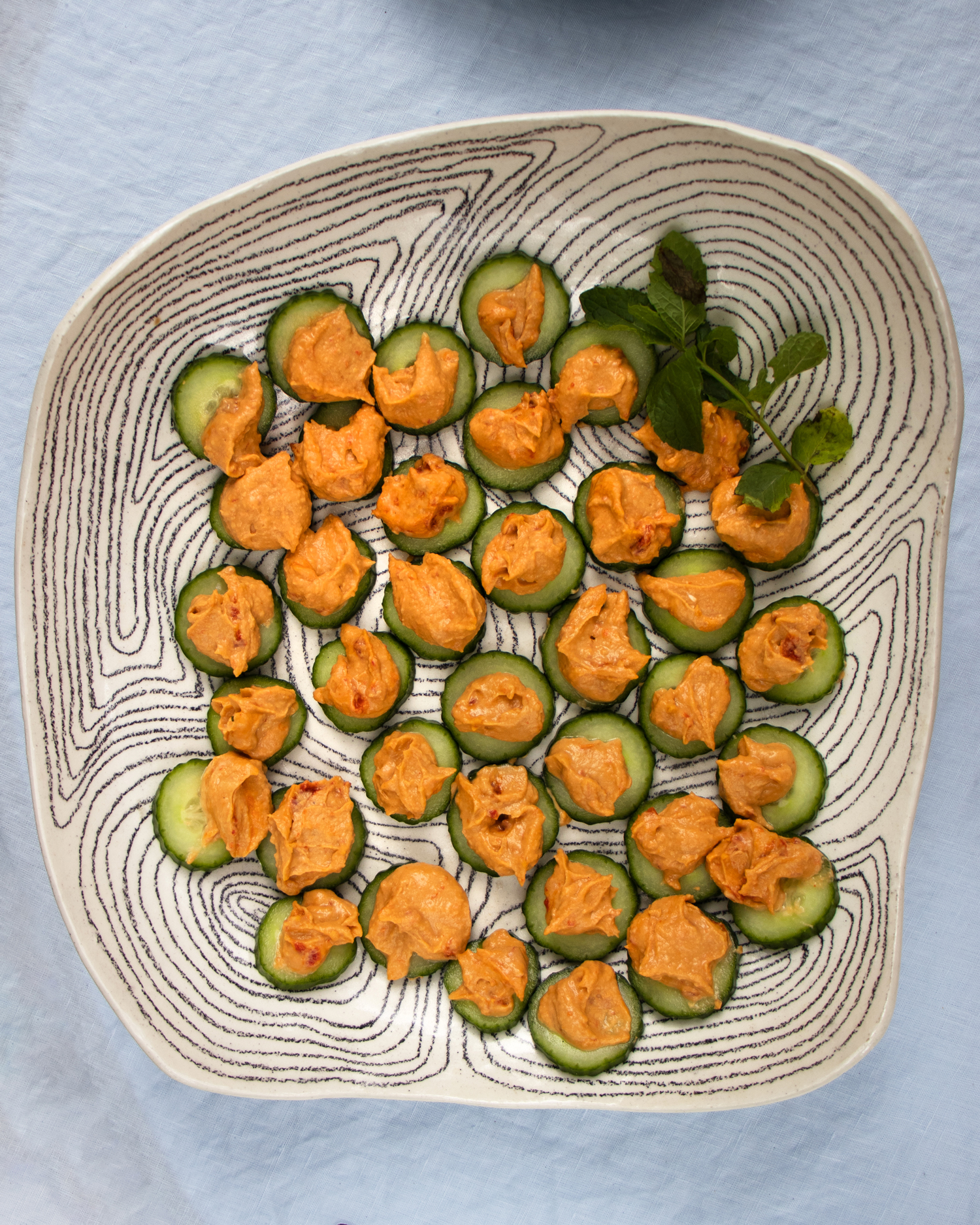 Hummus on cucumber 
